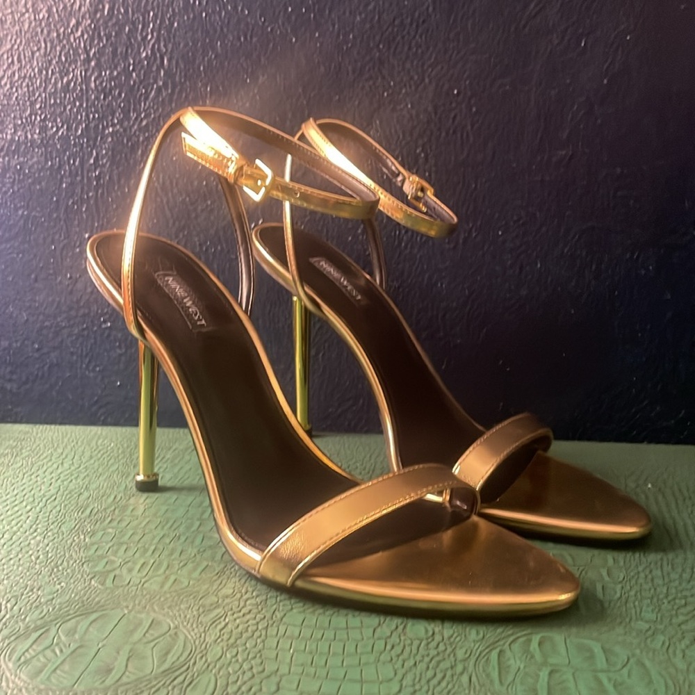 Sexy gold sandals with nail pointed stiletto